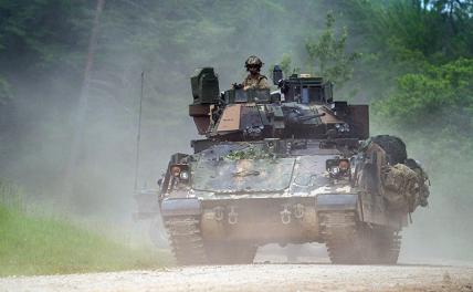 На фото: боевая машина пехоты США M2/M3 "Брэдли"