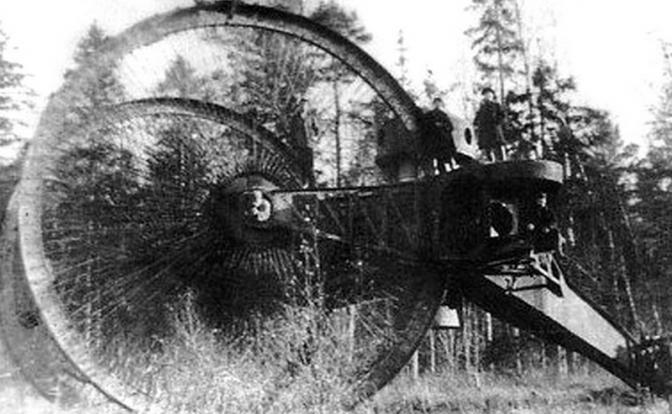 На фото: царь-танк (Танк Лебеденко) на испытаниях, 1915 год.