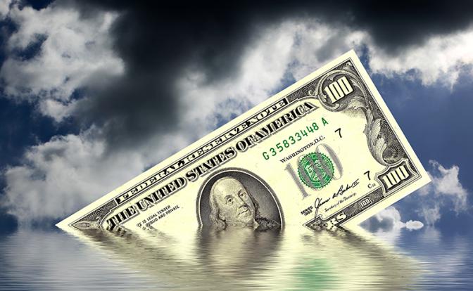 Эксперт сказал, стоит ли россиянам запасаться долларами