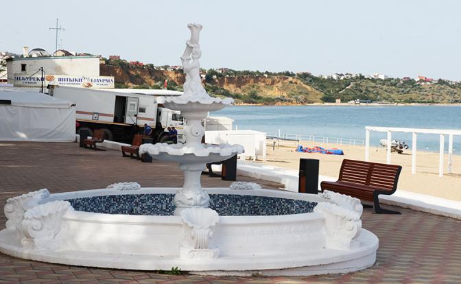 На фото: вид на городской пляж, где находились люди в момент атаки.