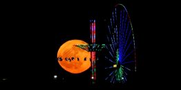 Яркие фото "Клубничного полнолуния", совпавшего с с летним солнцестоянием