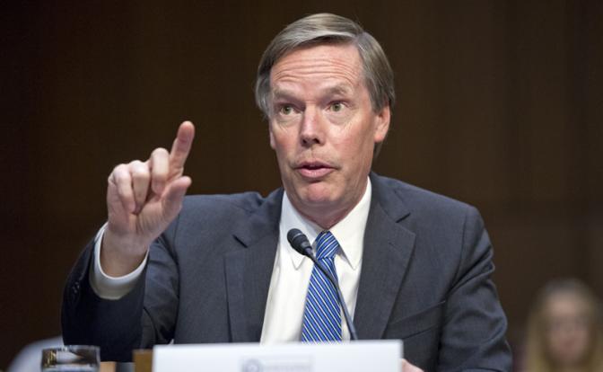 На фото: посол США в Китае Николас Бернс