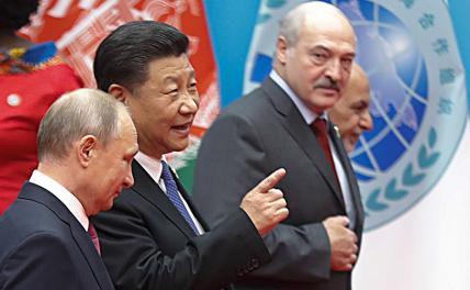 На фото: президент РФ Владимир Путин, председатель КНР Си Цзиньпин и президент Белоруссии Александр Лукашенко (слева направо)