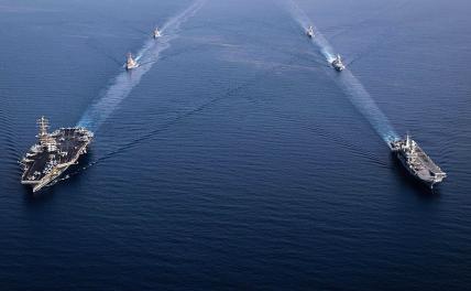 На фото: авианосец класса "Нимиц" USS Dwight D. Eisenhower