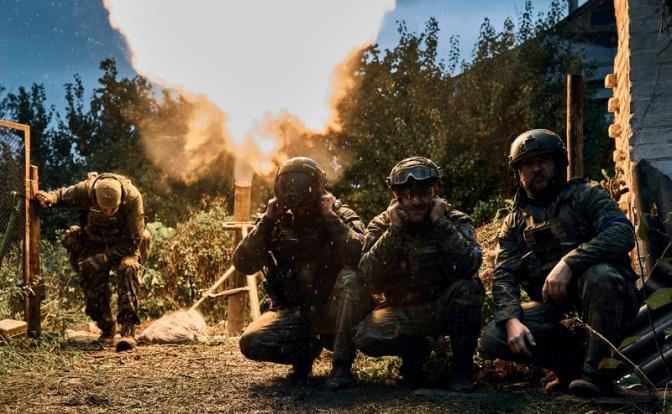 На фото: украинские военные в Харьковской области