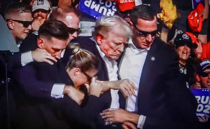 На месте покушения на Трампа обнаружена винтовка