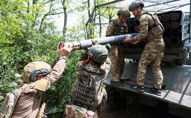 «Нам не удержать фронт»: Российская армия освобождает Макеевку, где казнили пленных русских солдат
