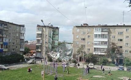 В Нижнем Тагиле из-за взрыва обрушился подъезд многоэтажного дома