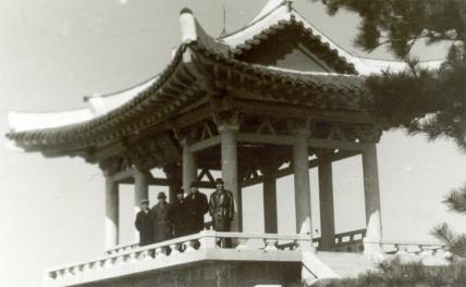 На фото: группа советских специалистов  в Северной Корее. 1968 год.