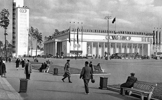 На фото: главный павильон ВСХВ 1939 года