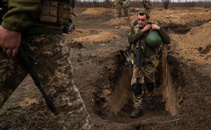 Forbes: Украина гонит в Курскую область экскаваторы, для русских они будут такой же целью, как танки