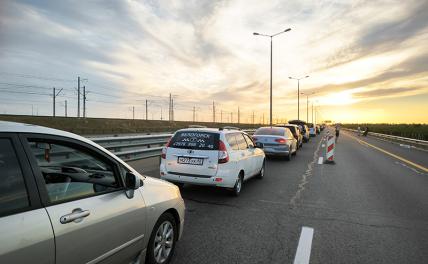 На Крымском мосту перекрыли движение