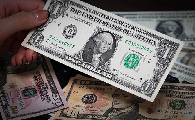 Эксперт сделал прогноз курса доллара в сентябре
