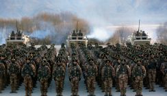 Смертельный рой переднего края: Боекомплект оператора – 10 мини-дронов-камиказе