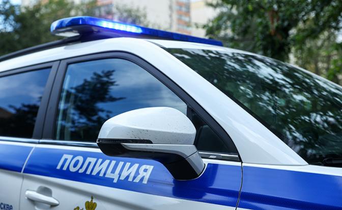 Российскую студентку оштрафовали за плевок в плакат о службе по контракту