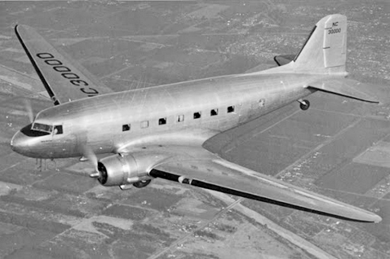 На фото: DC-3 должен был стать, пожалуй, самым важным авиалайнером в истории. Он быстро завоевал репутацию у многих операторов, включая военных.