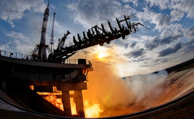 На фото: во время запуска корабля "Союз МС-25" ракеты-носителя "Союз-2.1а" с космодрома Байконур, Казахстан.