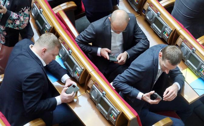 На фото: депутаты Верховной Рады Украины