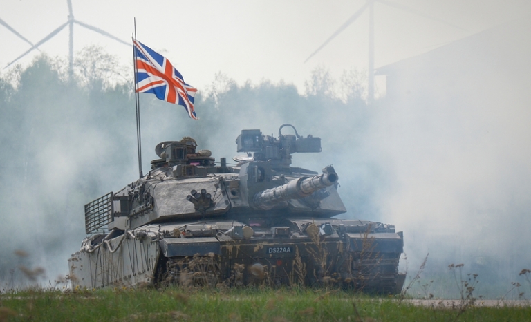 На фото: основной боевой танк Challenger 2 британских войск. 