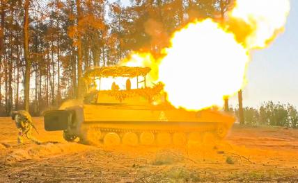 На фото: боевая работа расчета самоходной артиллерийской установки (САУ) 2С1 «Гвоздика» в зоне проведения СВО. (Фото: Пресс-служба Минобороны России)