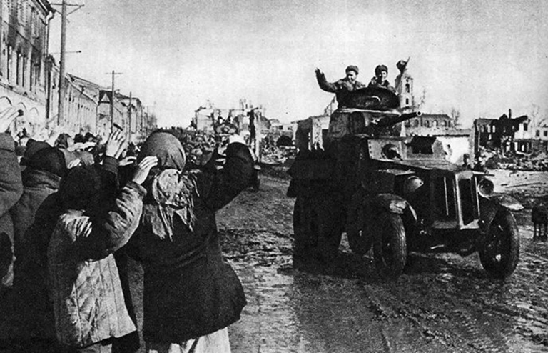 На фото: 8 сентября 1943 года советскими войсками был освобожден город Сталино (ныне – Донецк).