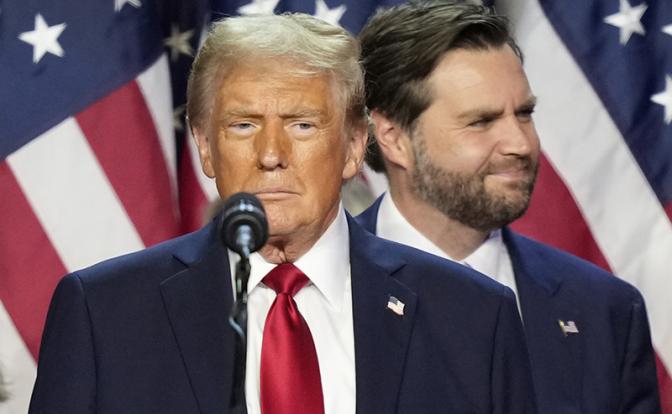 На фото: экс-президент США Дональд Трамп и кандидат в вице-президенты от Республиканской партии, сенатор от штата Огайо Джеймс Дэвид Вэнс