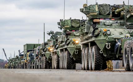 На фото: колесные танки Stryker армии США.