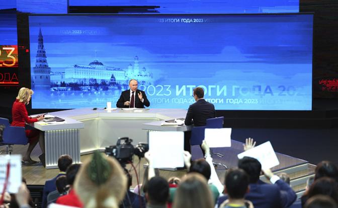 На фото: президент России Владимир Путин во время программы "Итоги года" в 2023 году