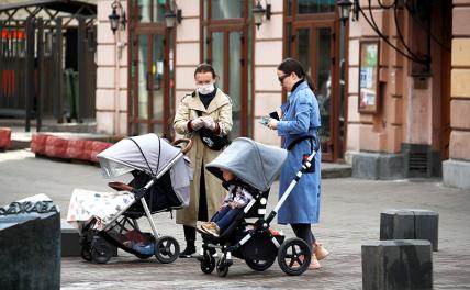 Ты же мать: «Уральский беременный форум» пытается переубедить женщину-single