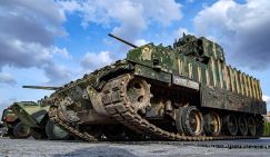 Forbes: Российская армия будет брать Покровск на трофейных Bradley