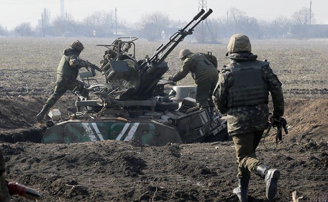 На фото: украинские военные у села Курахово.