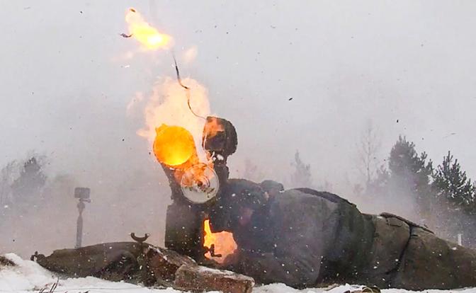 На фото: военнослужащий мотострелкового соединения в зоне проведения специальной военной операции.