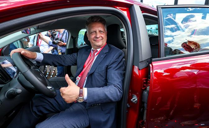 На фото: президент АО "Автоваз" Максим Соколов на презентации нового автомобил