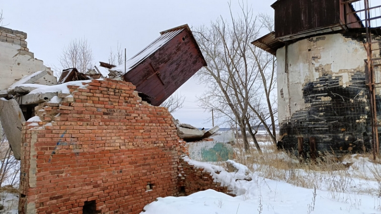 На фото: бетонный цех в поселке Мирный.