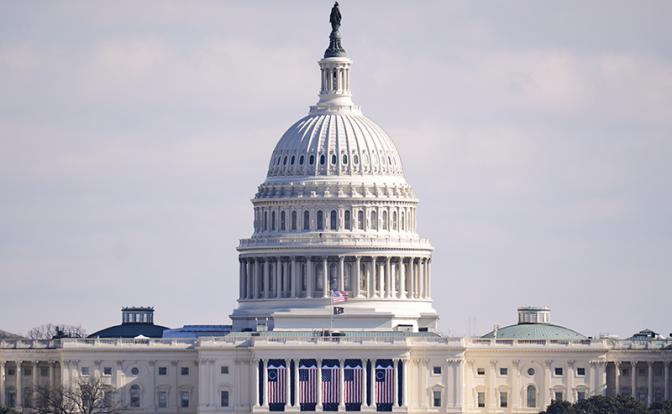 В Конгрессе США призвали отменить указ о приостановке помощи другим странам