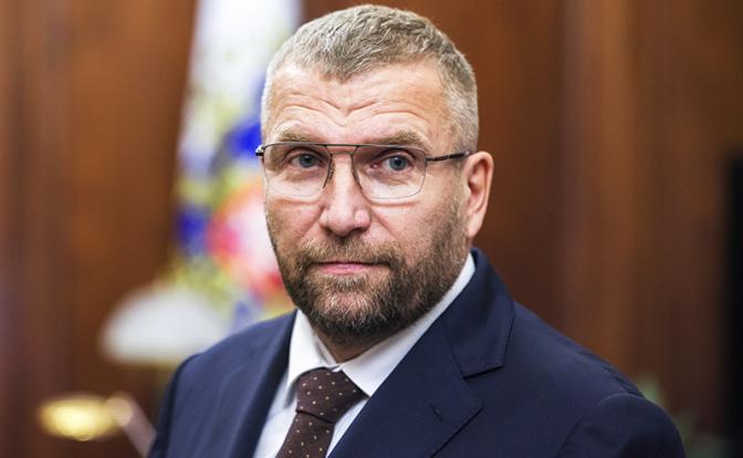 На фото: глава Федеральной таможенной службы Валерий Пикалев