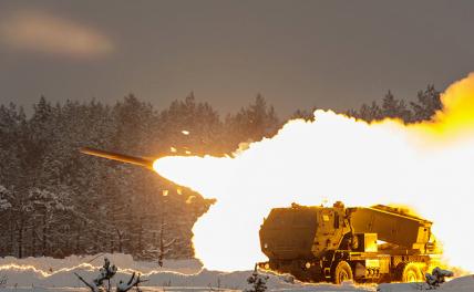 На фото: артиллерийская ракетная система M142 HIMARS