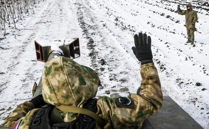 На фото: военнослужащие расчетов самоходных артиллерийских установок "Хоста" в зоне проведения специальной военной операции.