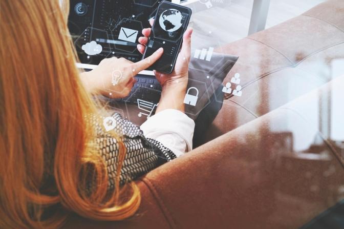 Свердловская второкурсница ответила на звонок от незнакомца и лишилась всех выплат за смерть отца на СВО