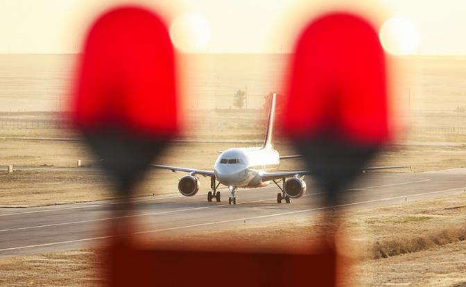 На фото: самолет Sukhoi Superjet 100 авиакомпании "Россия"