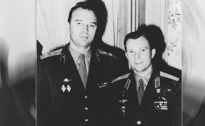На фото: военный атташе СССР в Объединенной Арабской Республике Сергей Крахмалов (слева) и Юрий Гагарин. 1962 год.