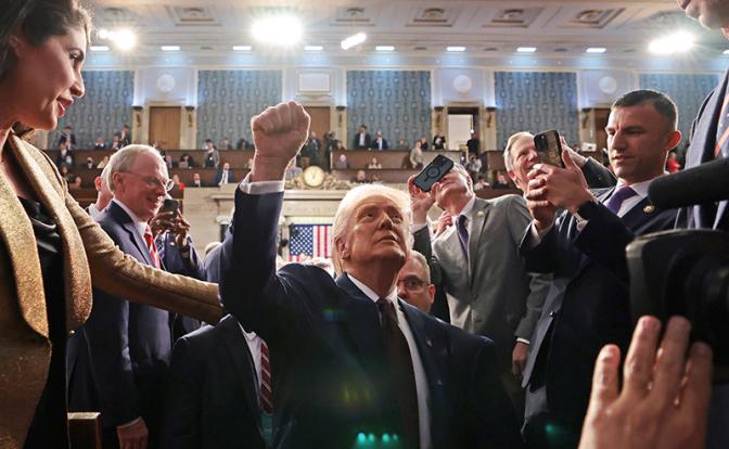 На фото: президент США Дональд Трамп перед началом выступления на совместном заседании Конгресса