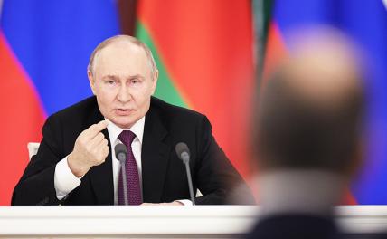 На фото: президент РФ Владимир Путин во время пресс-конференции после встречи с президентом Белоруссии Александром Лукашенко.