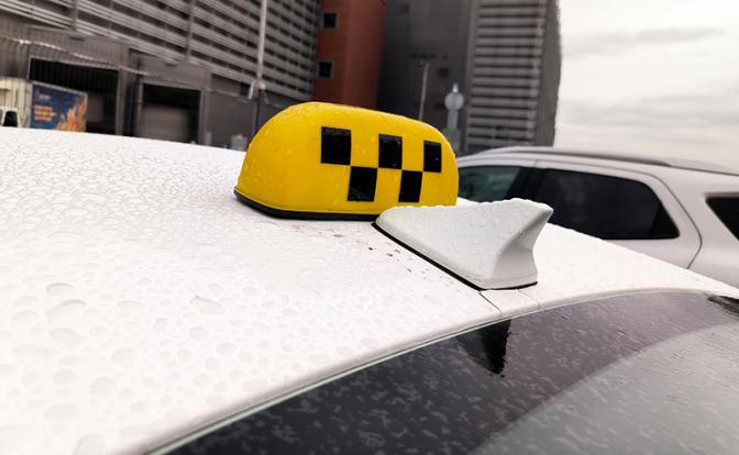 Таксист "Яндекса" попал под следствие после покушения на изнасилование пассажирки