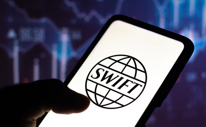 SWIFT еще будет уговаривать Россию подключиться к ней, а Россия подумает