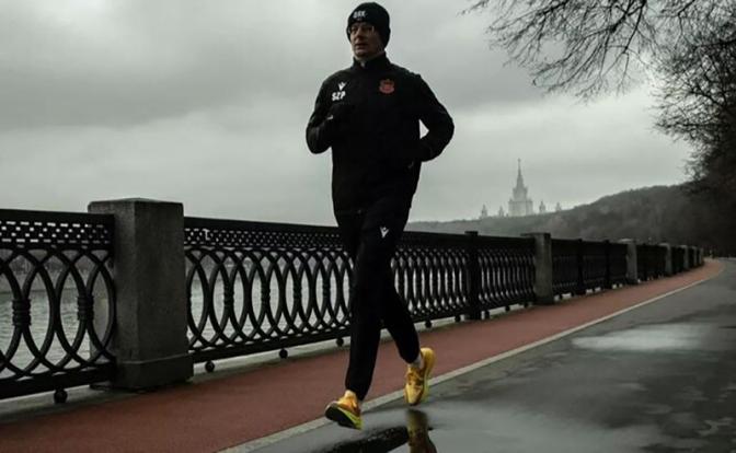 Глава МИД Венгрии вышел на пробежку в Москве