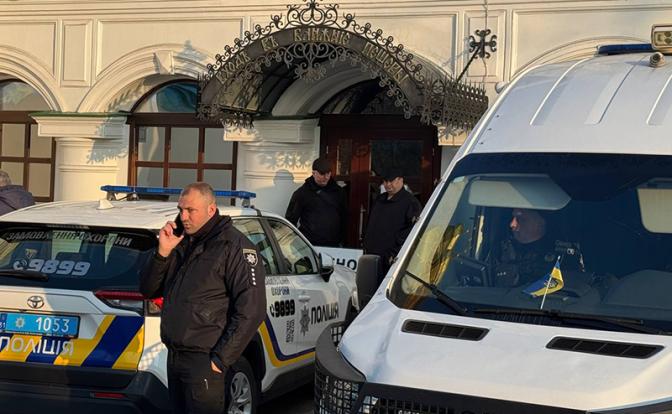 В Киеве начался захват Ближних пещер Киево-Печерской лавры