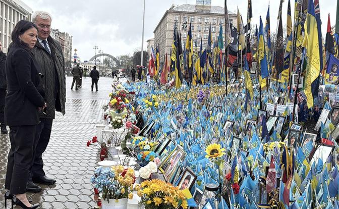 На фото: министр иностранных дел Германии Анналена Баербок  во время поездки в Киев