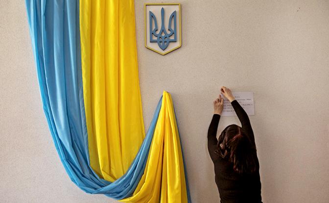 На фото: подготовка к выборам президента Украины в Киеве.