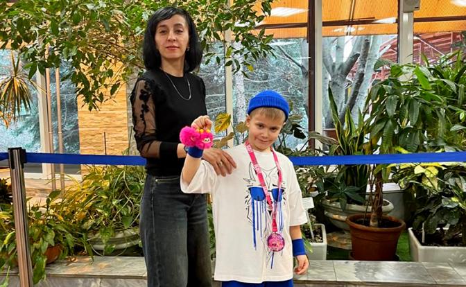 На фото: Заира Чогадзе с сыном.